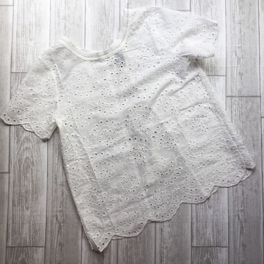 LAST: Small Open-back Eyelet Top - Picture 3 of 7